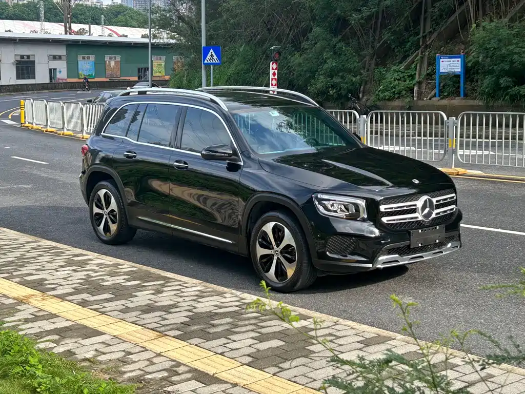Mercedes-Benz GLB 2023 — фото 3
