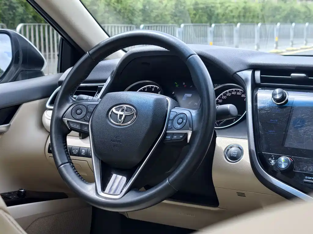 Toyota Camry 2019 — фото 11
