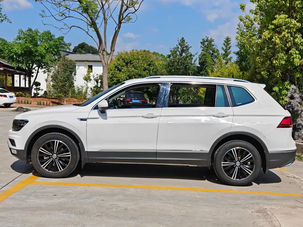 Volkswagen Tiguan L 2017 — фото 10