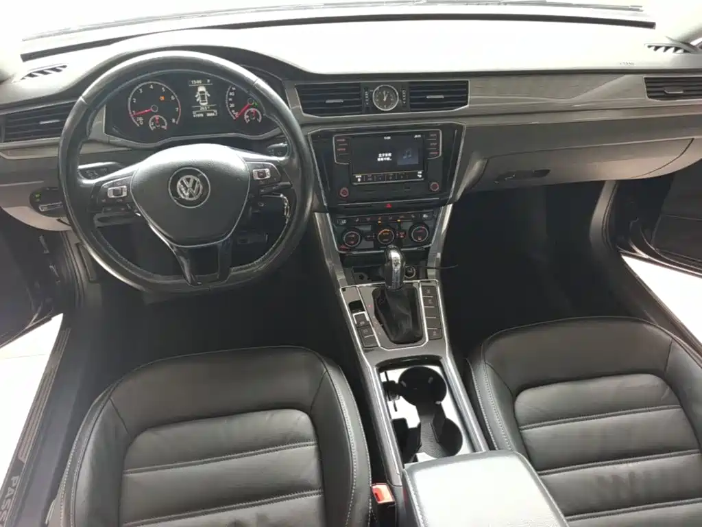 Volkswagen Passat 2017 — фото 10