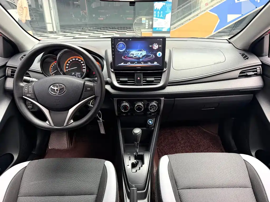 Toyota Yaris L 2022 — фото 10
