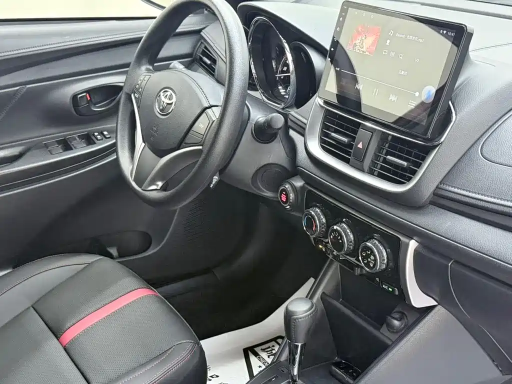 Toyota Yaris L 2022 — фото 9