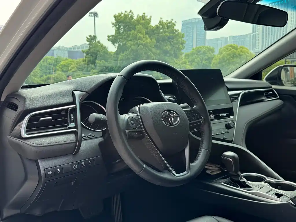 Toyota Camry 2022 — фото 12