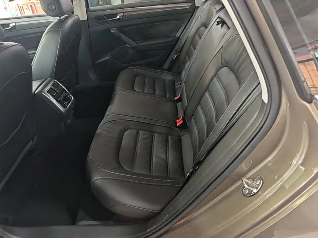 Volkswagen Passat 2017 — фото 17