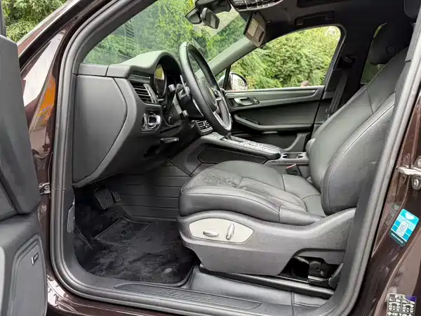 Porsche Macan 2021