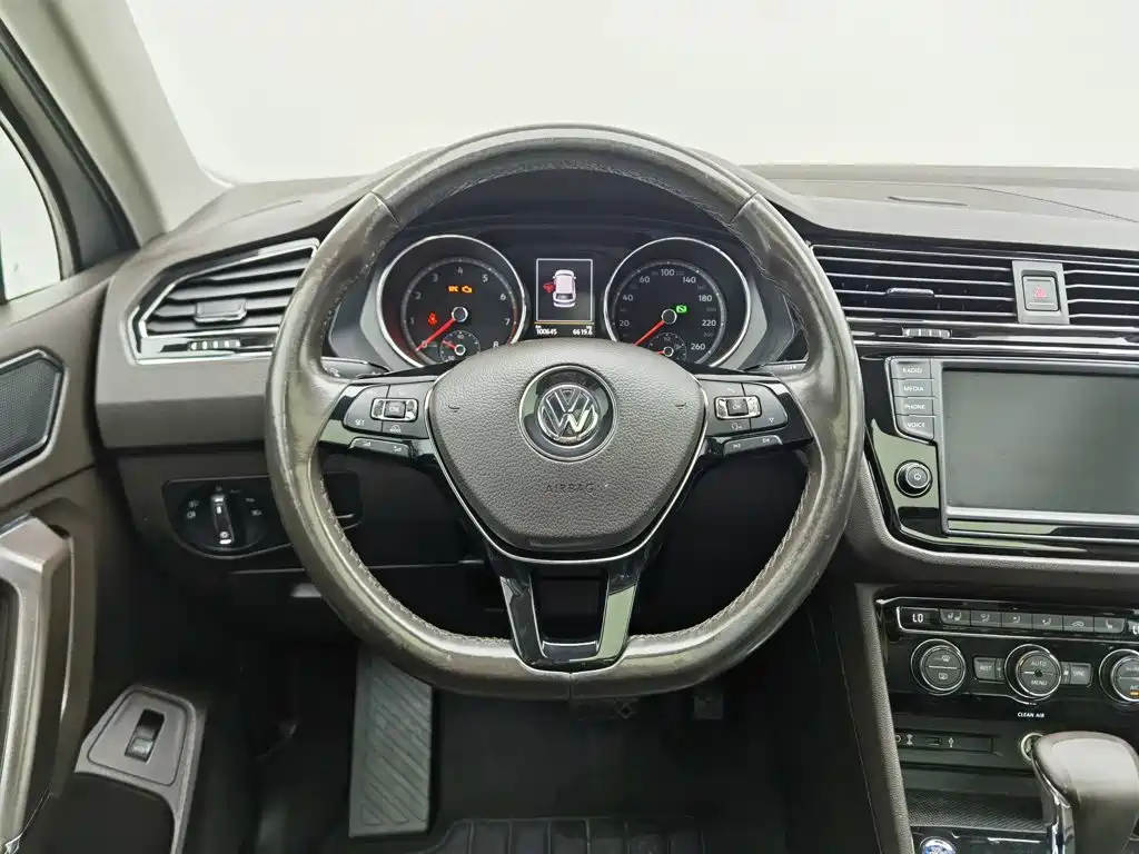 Volkswagen Tiguan L 2018 — фото 11