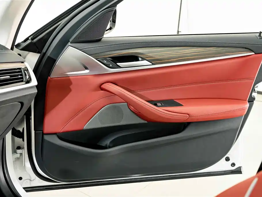 BMW 5 Series 2021 — фото 15