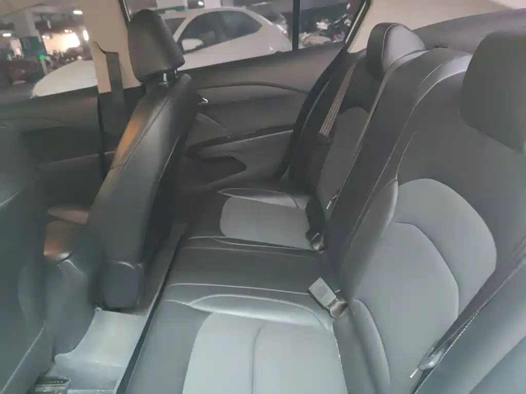 Chevrolet Cavalier 2018 — фото 15