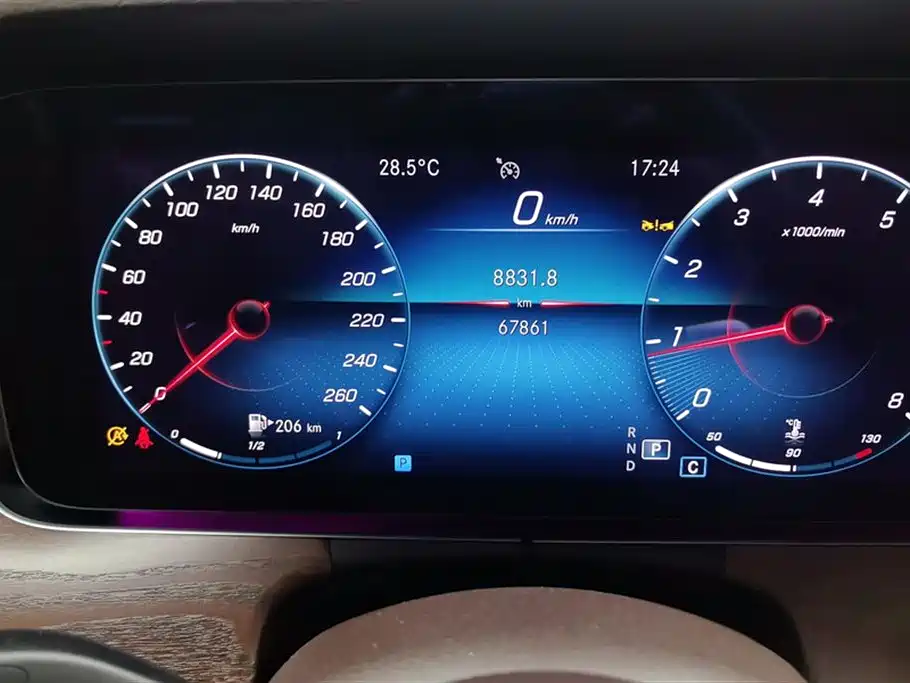 Mercedes-Benz E-Class 2023 — фото 14