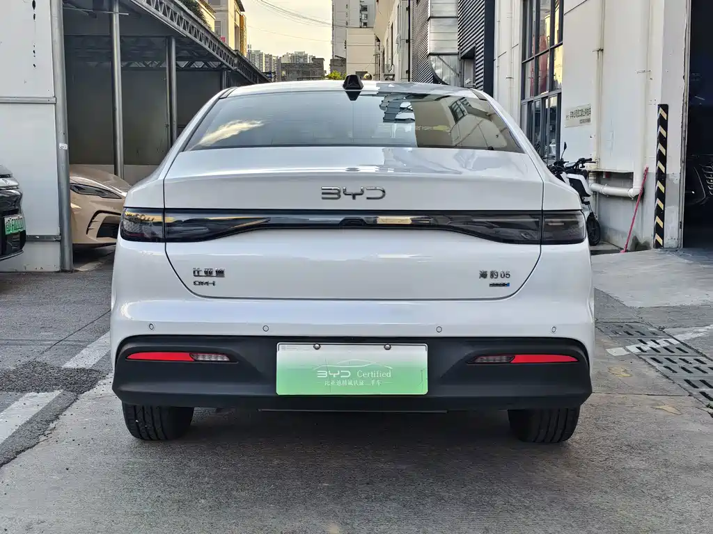BYD Seal 05 DM-i 2025 — фото 5