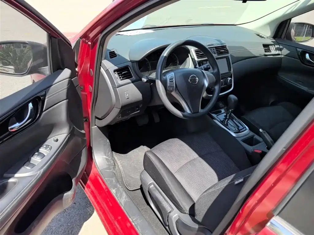 Nissan Tiida 2017 — фото 16