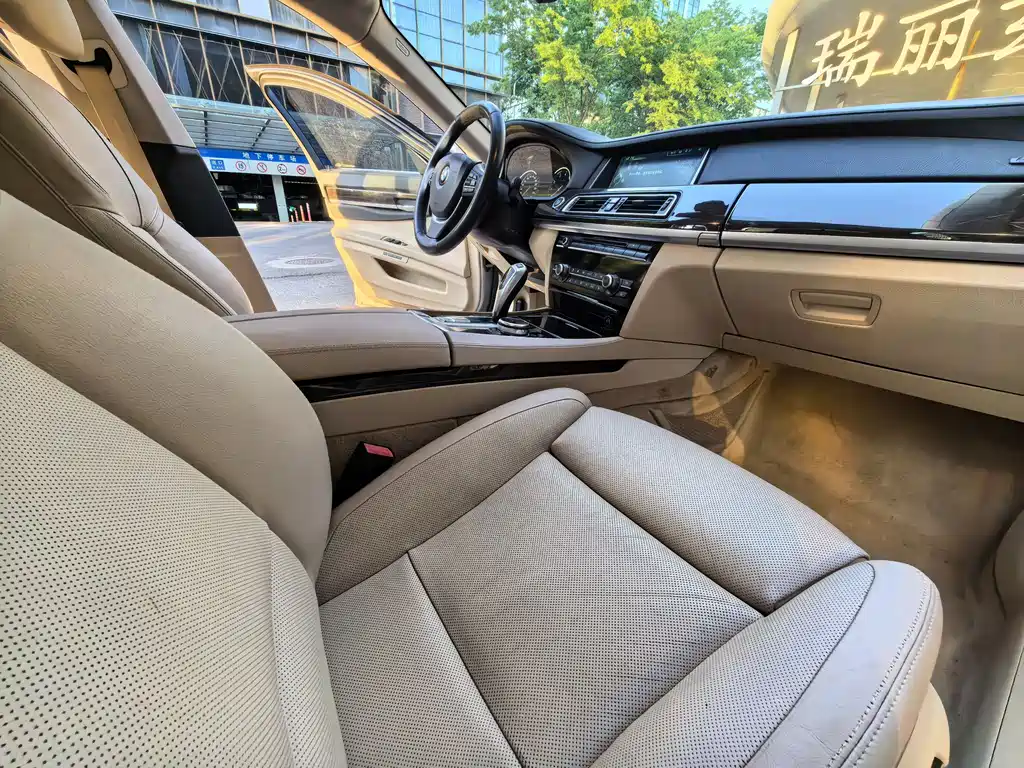 BMW 7 Series 2013 — фото 11
