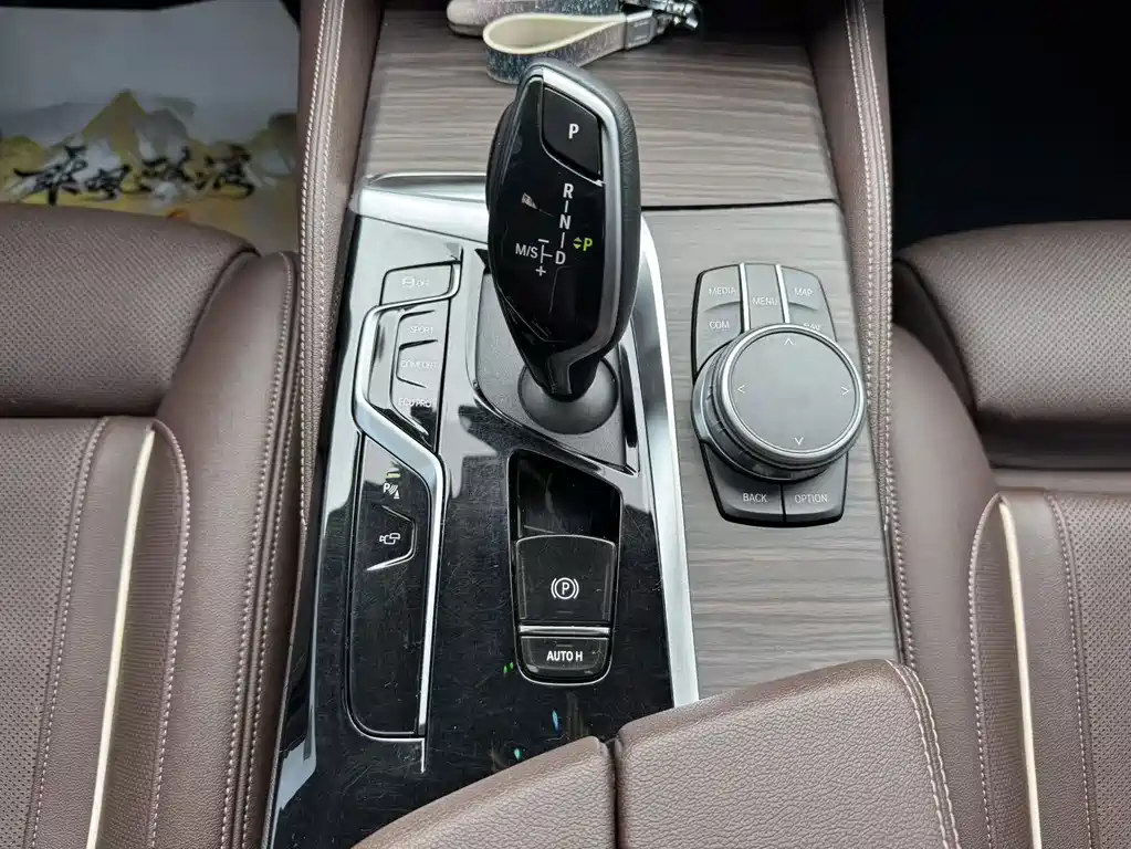 BMW 5 Series 2021 — фото 14
