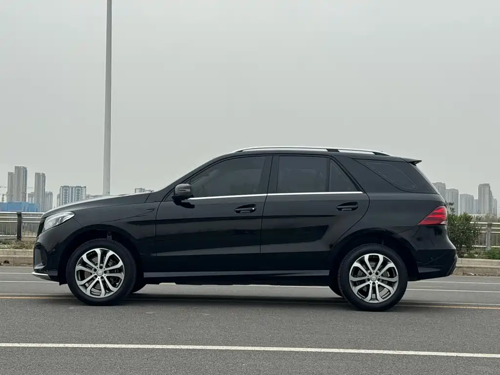 Mercedes-Benz GLE 2016