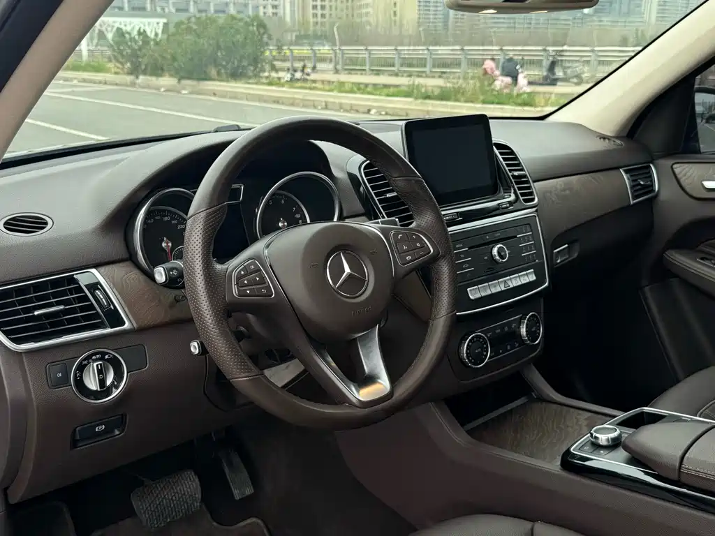 Mercedes-Benz GLE 2016 — фото 16