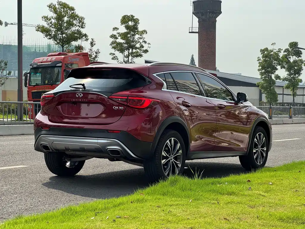 Infiniti QX30 2019 — фото 18