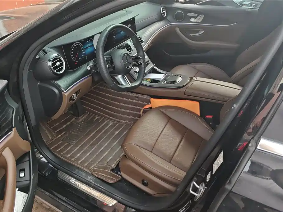 Mercedes-Benz E-Class 2023 — фото 9