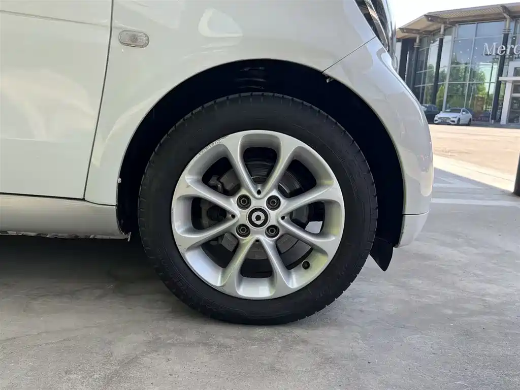 smart fortwo 2015 — фото 9