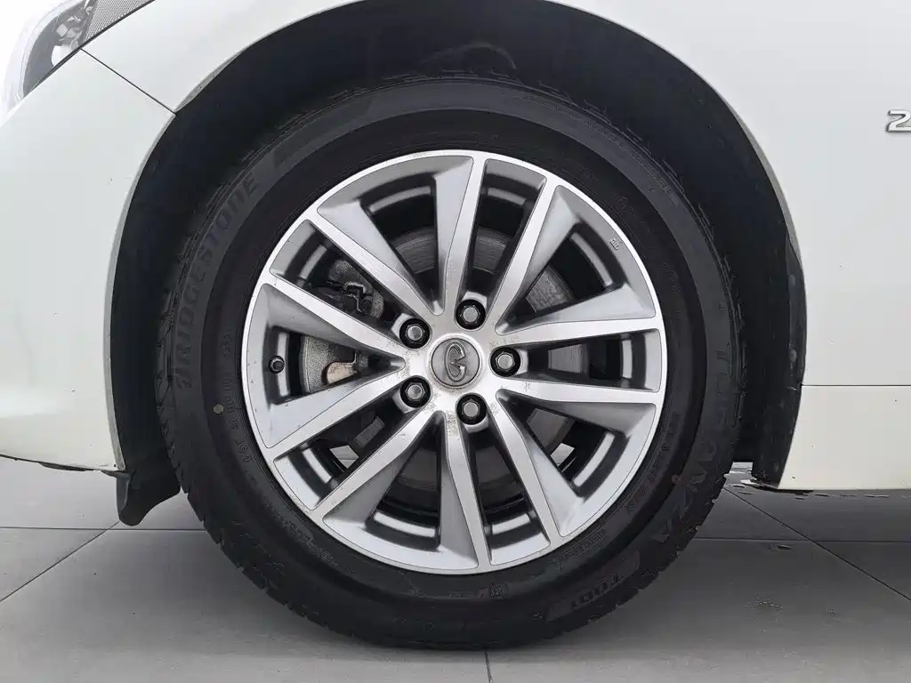 Infiniti Q50L 2017 — фото 17