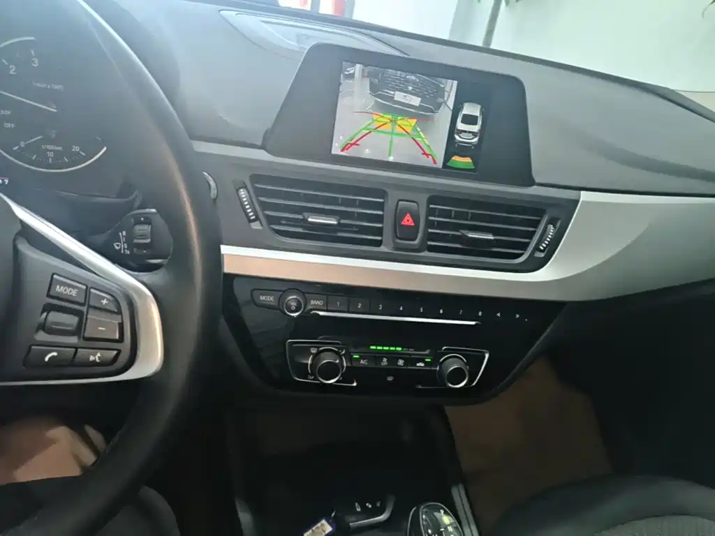 BMW 1 Series 2017 — фото 13