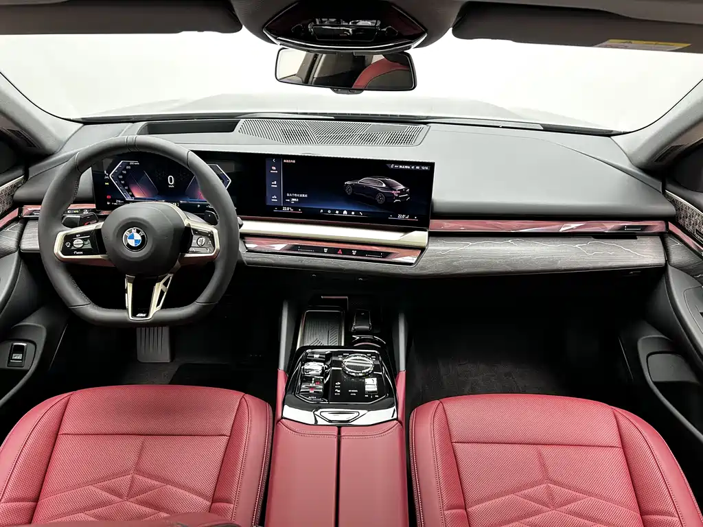 BMW 5 Series 2025 — фото 18