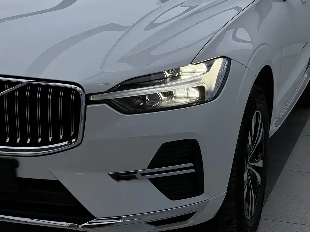Volvo XC60 2022 — фото 3
