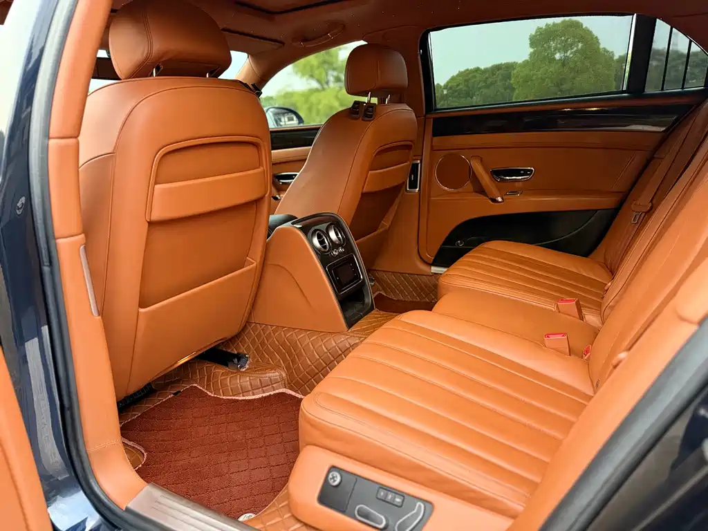 Bentley Flying Spur 2014 — фото 9