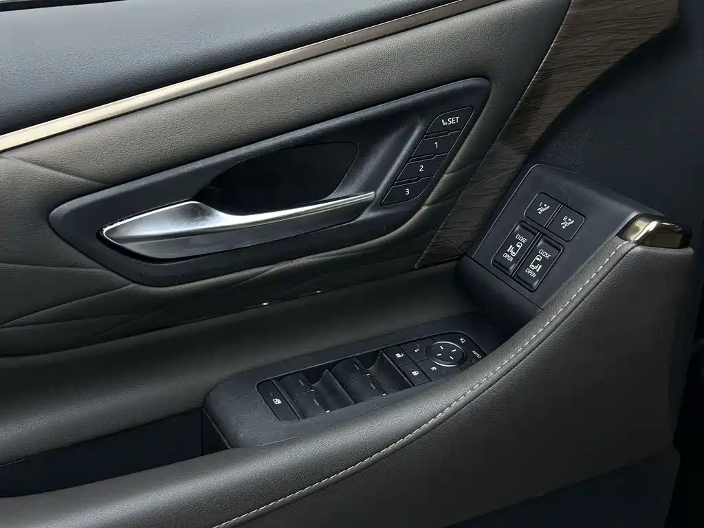 Toyota Alphard 2024 — фото 10