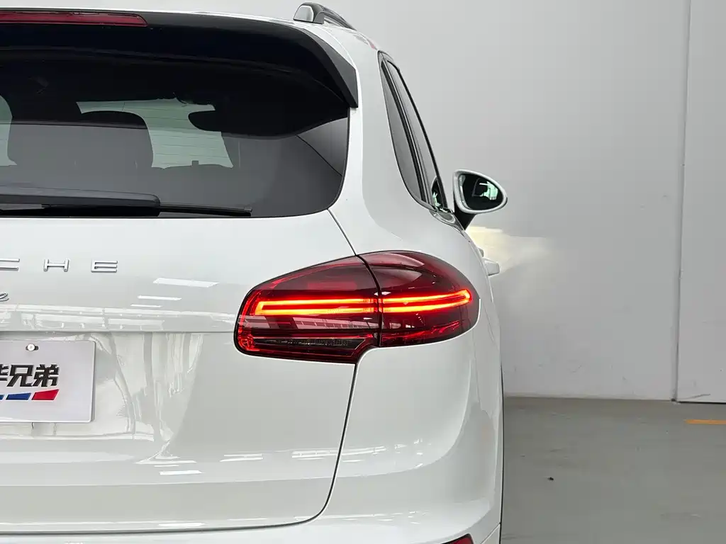 Porsche Cayenne 2015 — фото 15