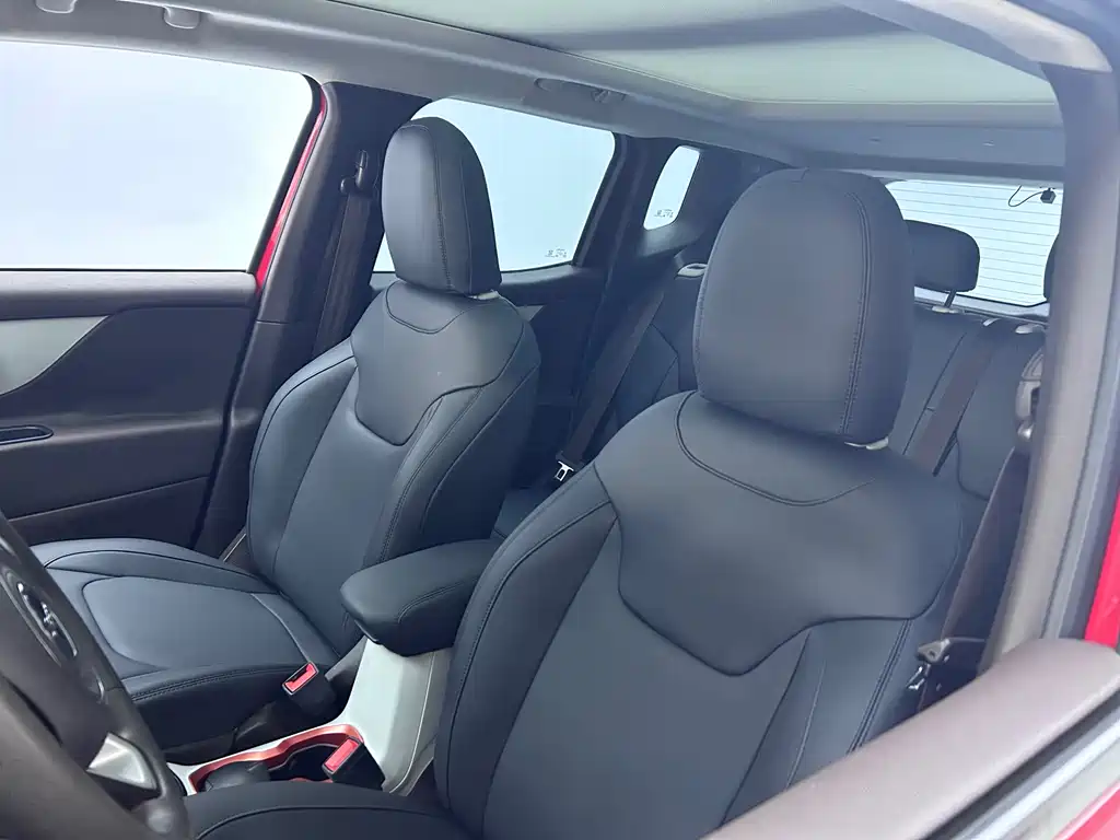 Jeep Renegade 2017 — фото 11