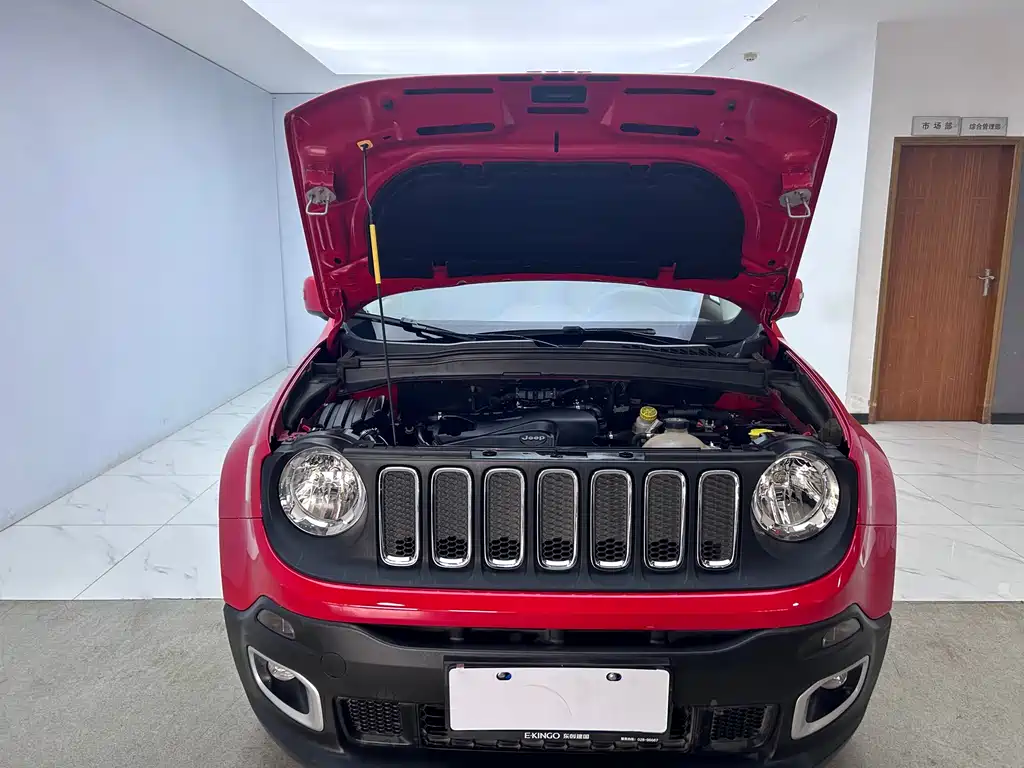 Jeep Renegade 2017 — фото 31