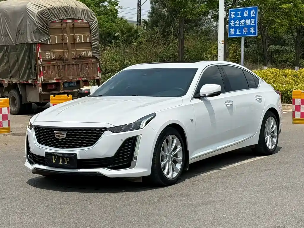 Cadillac CT5 2022 — фото 1