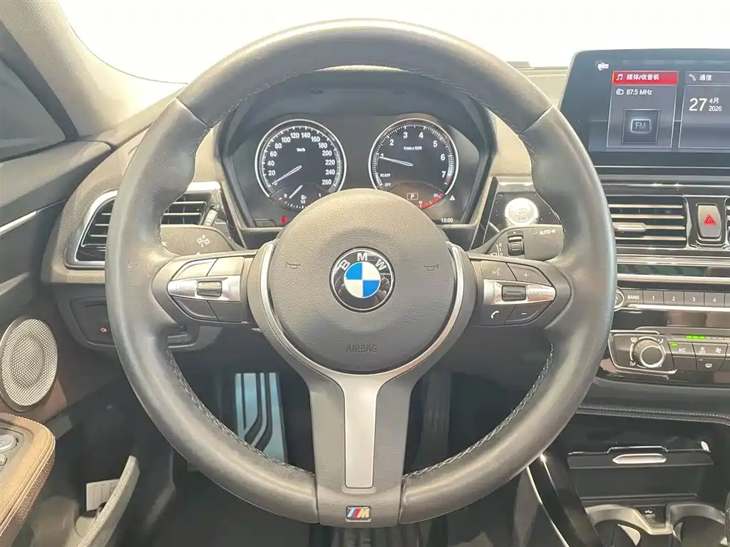 BMW 1 Series 2022 — фото 10
