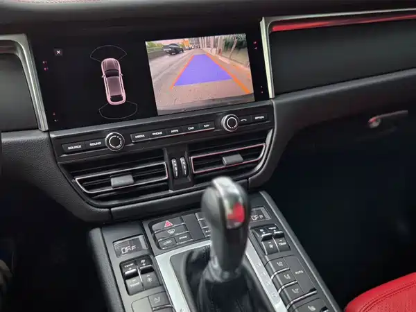 Porsche Macan 2021