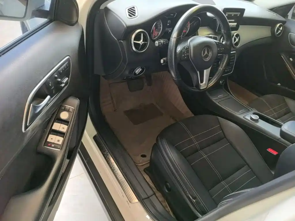 Mercedes-Benz GLA 2015 — фото 16