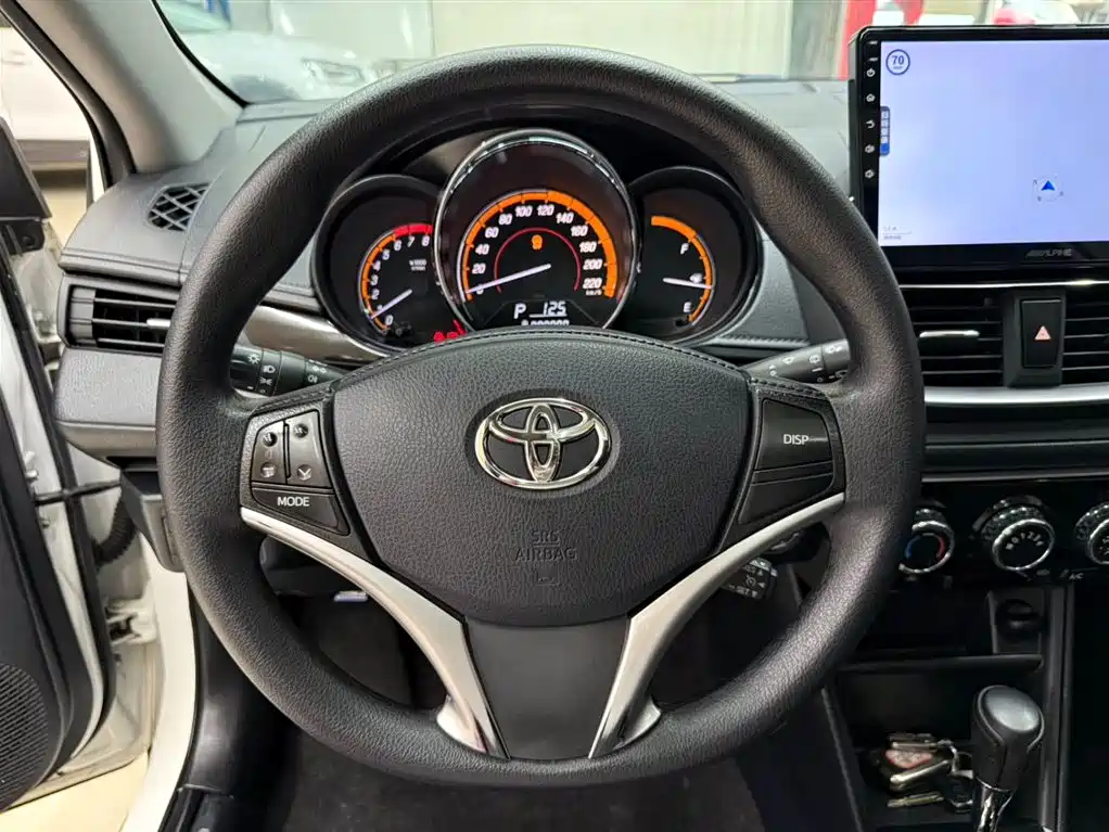 Toyota Yaris L 2022 — фото 11