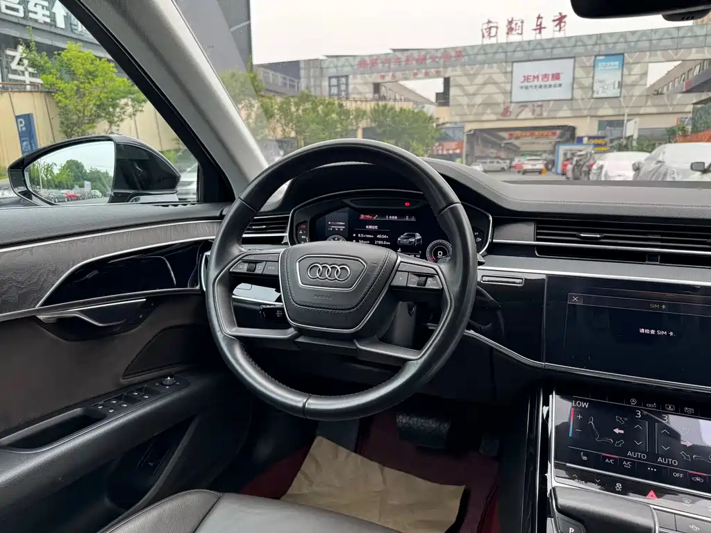 Audi A8 2019 — фото 12