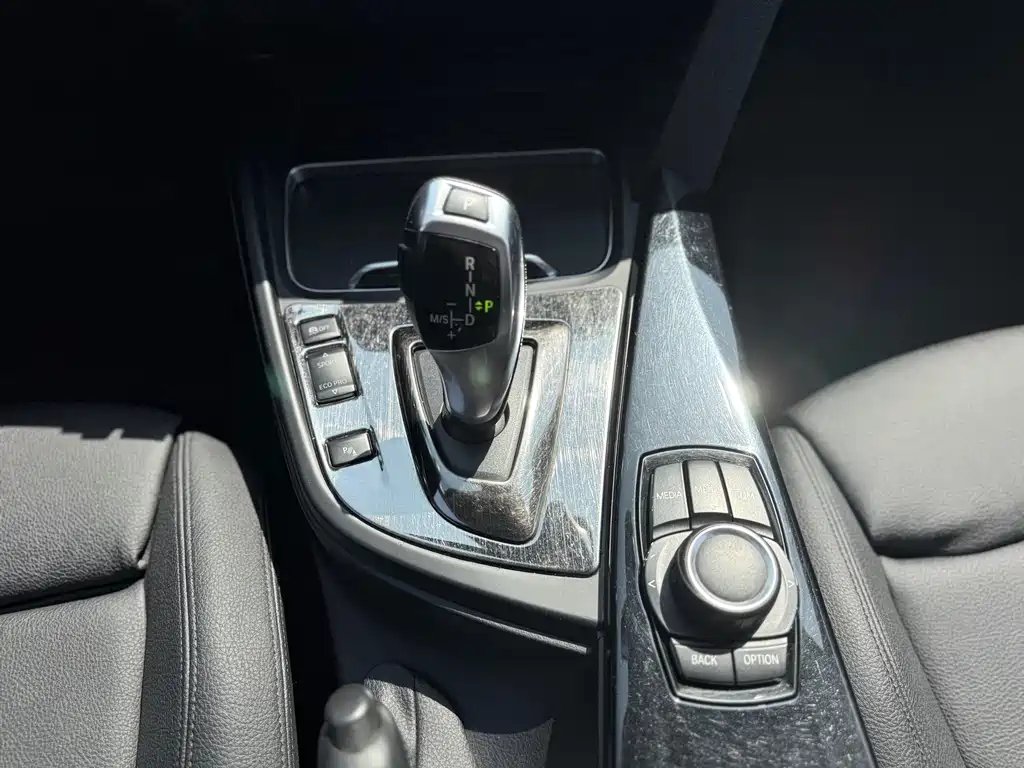 BMW 3 Series GT 2018 — фото 13