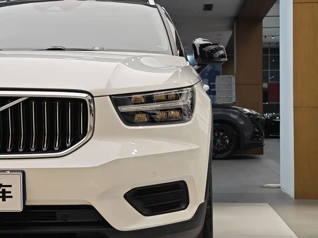 Volvo XC40 2019 — фото 2