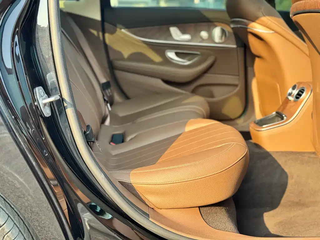 Mercedes-Benz E-Class 2023 — фото 12