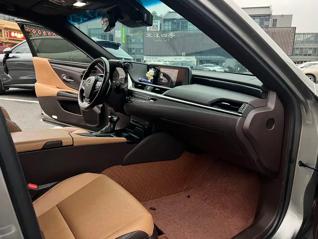 Lexus ES 2020 — фото 18