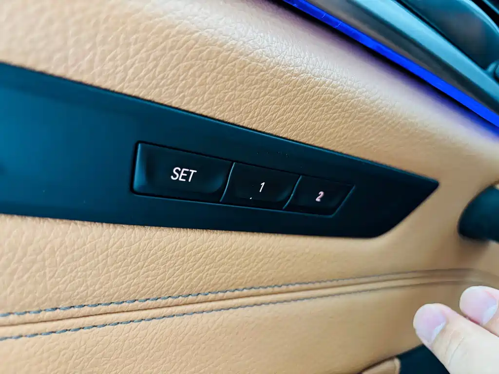 BMW 5 Series 2018 — фото 22