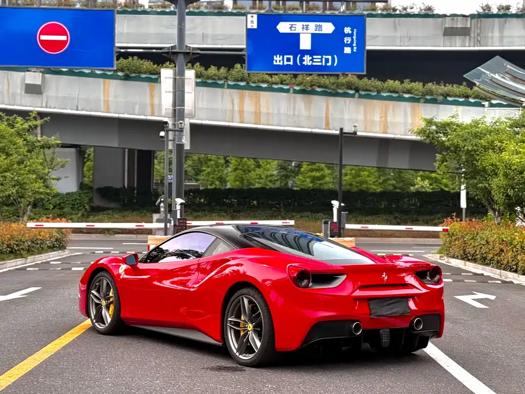 Ferrari 488 2019 — фото 9
