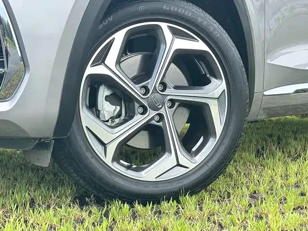 Geely Xingyue L 2025