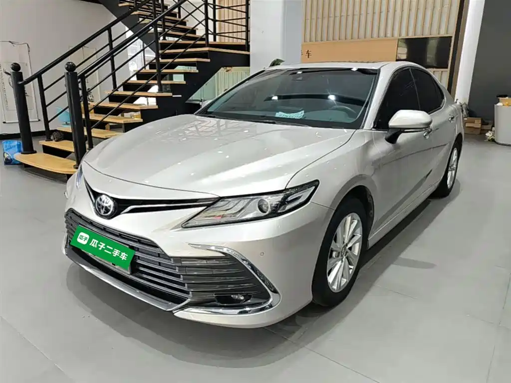 Toyota Camry 2022 — фото 1