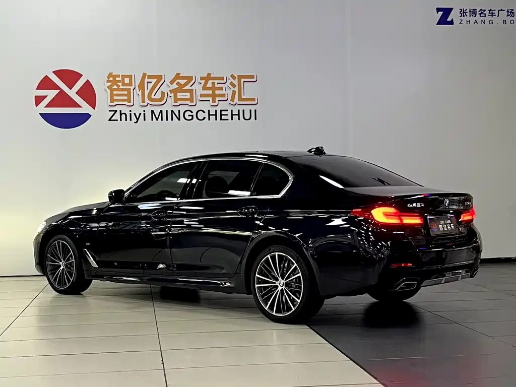 BMW 5 Series 2024 — фото 11