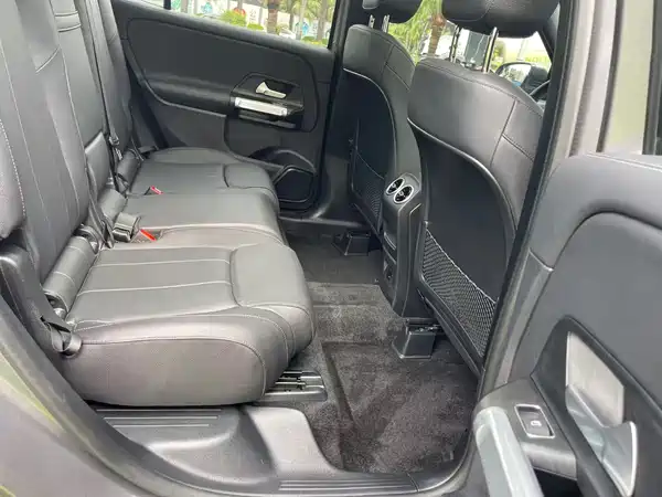 Mercedes-Benz GLB 2023