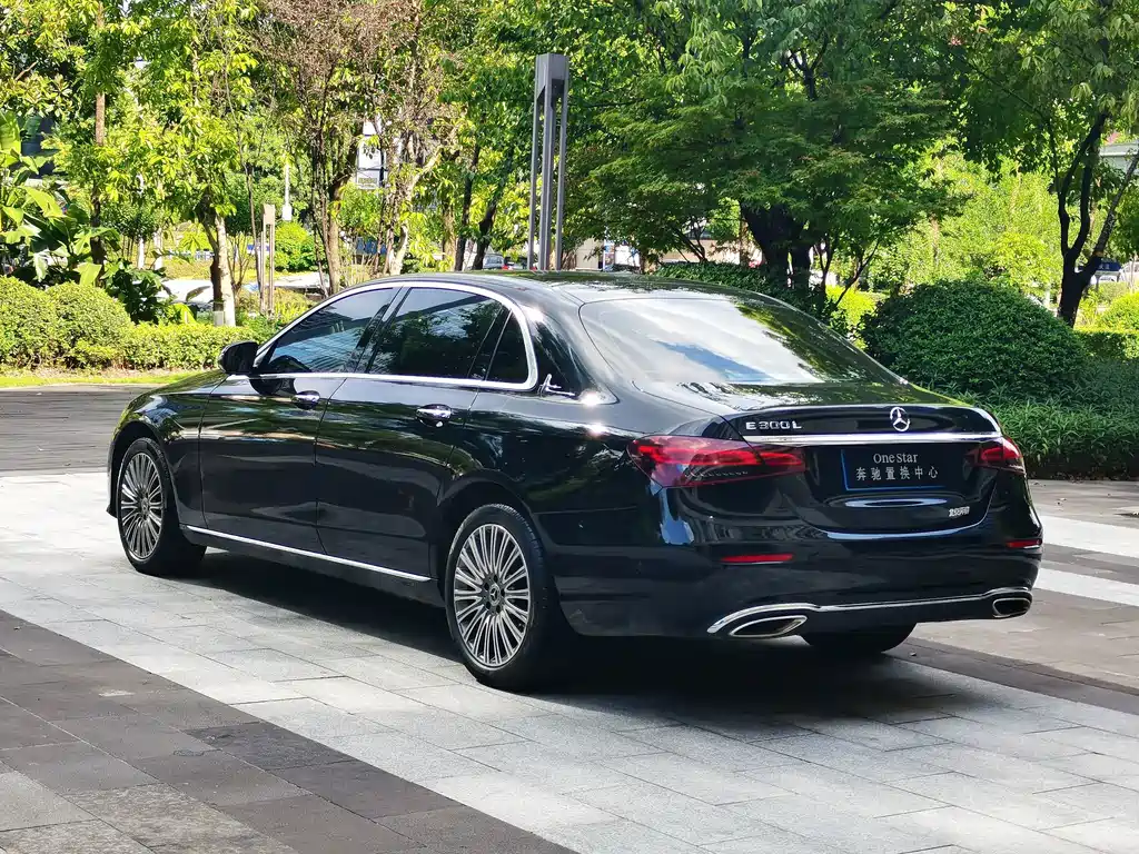Mercedes-Benz E-Class 2023 — фото 8