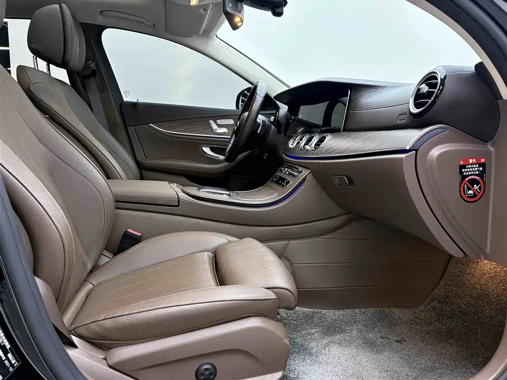 Mercedes-Benz E-Class 2023 — фото 18