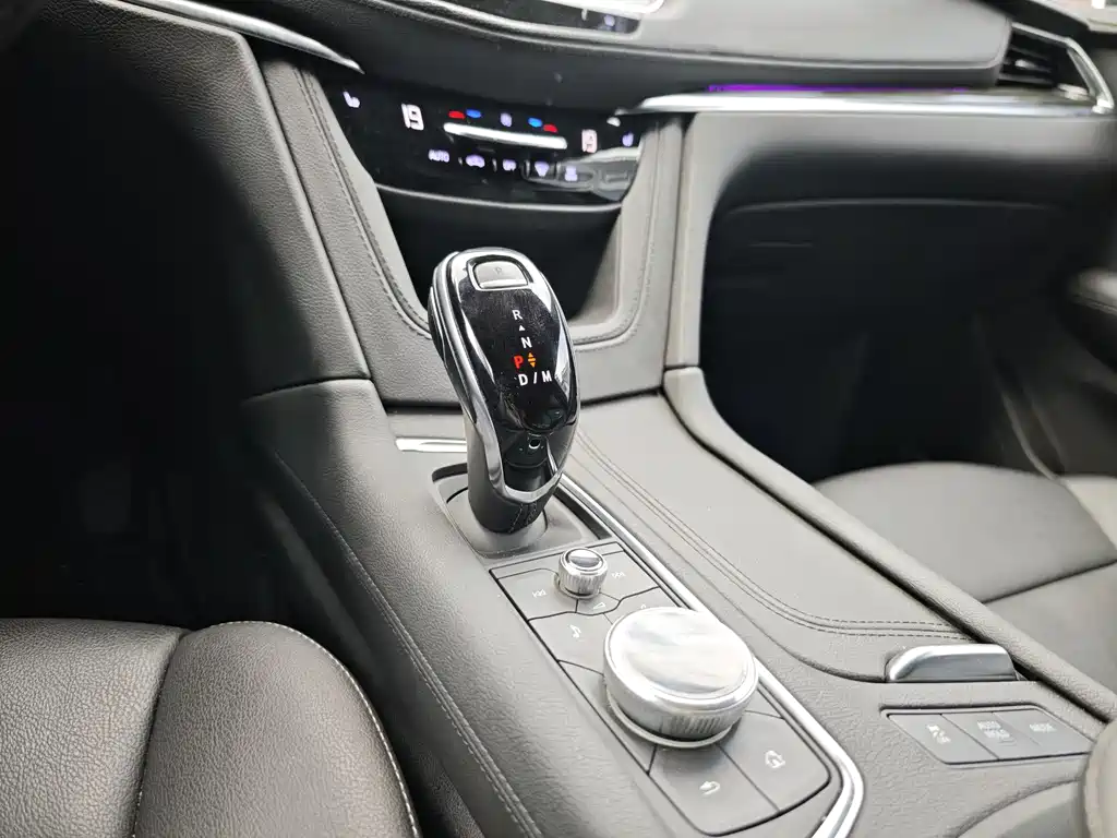 Cadillac XT5 2022 — фото 12
